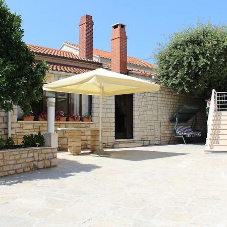Apartment Antica Supetar Exterior photo