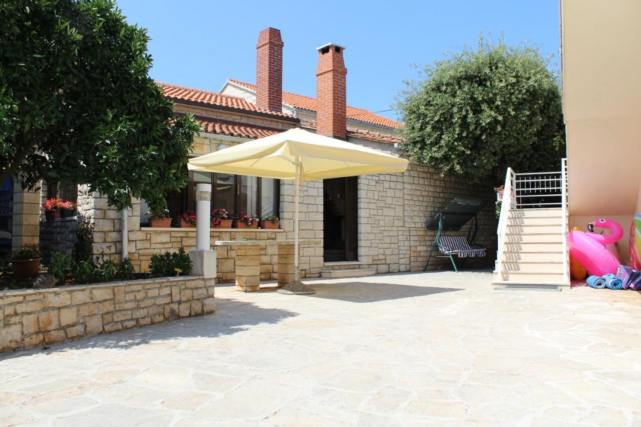 Apartment Antica Supetar Exterior photo